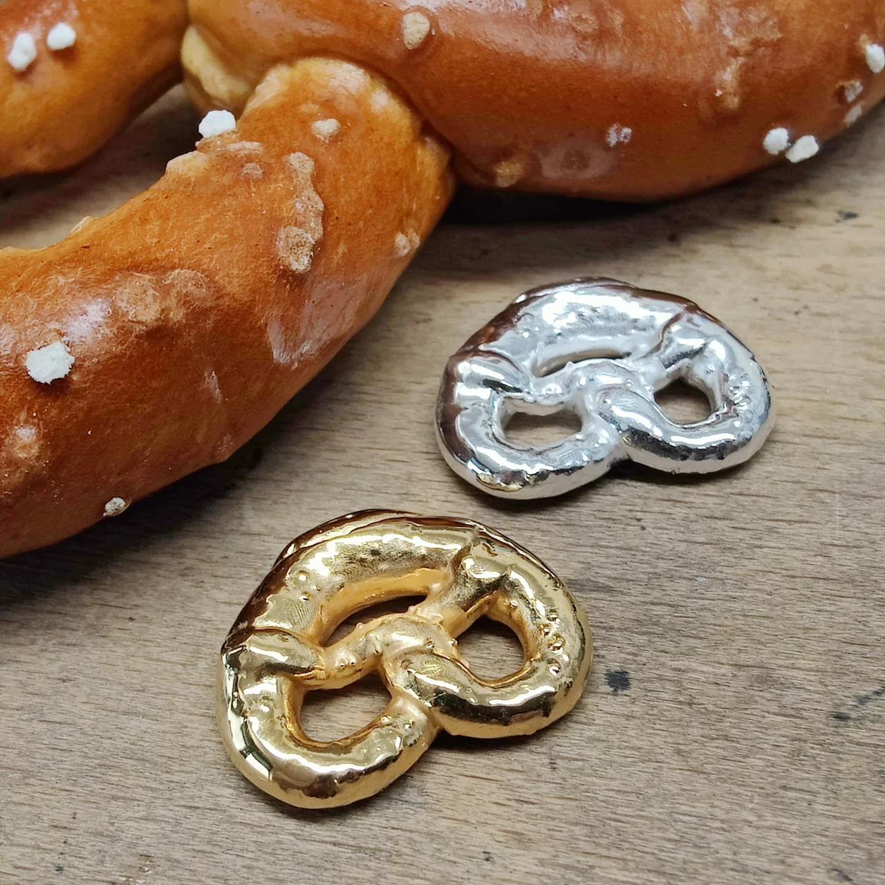 Gescannte Brezel Anhänger Silber Gold