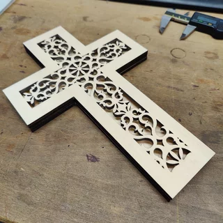 Laserschnitt Kreuz Holz Ornament