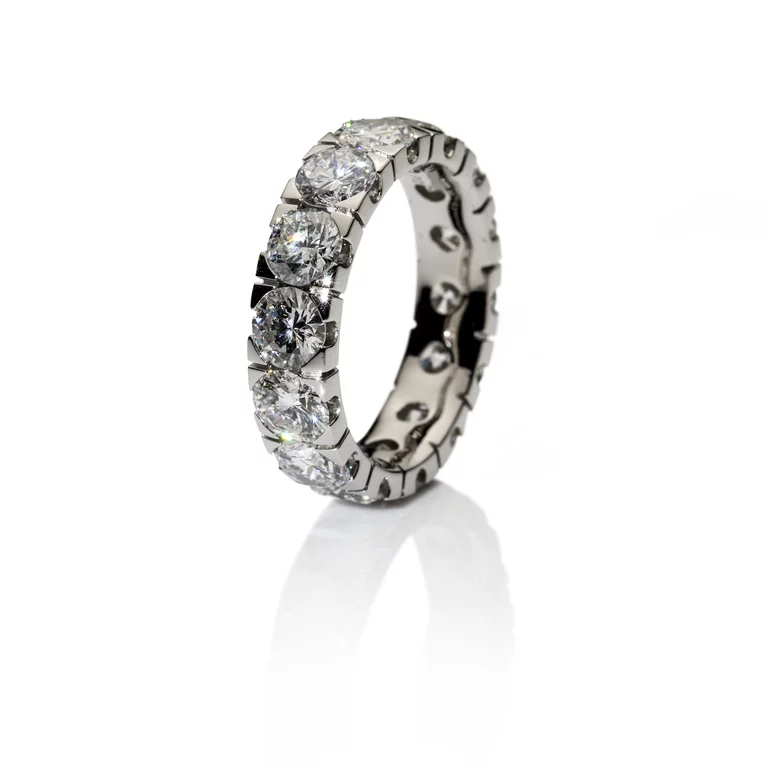 Platin Ring Diamanten rundum besetzt