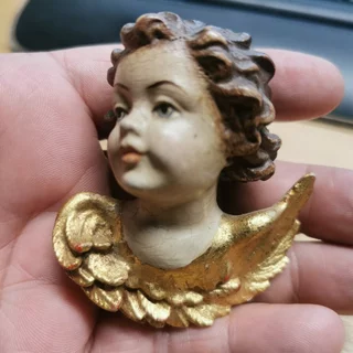Putto Kopf Gold antik in Hand