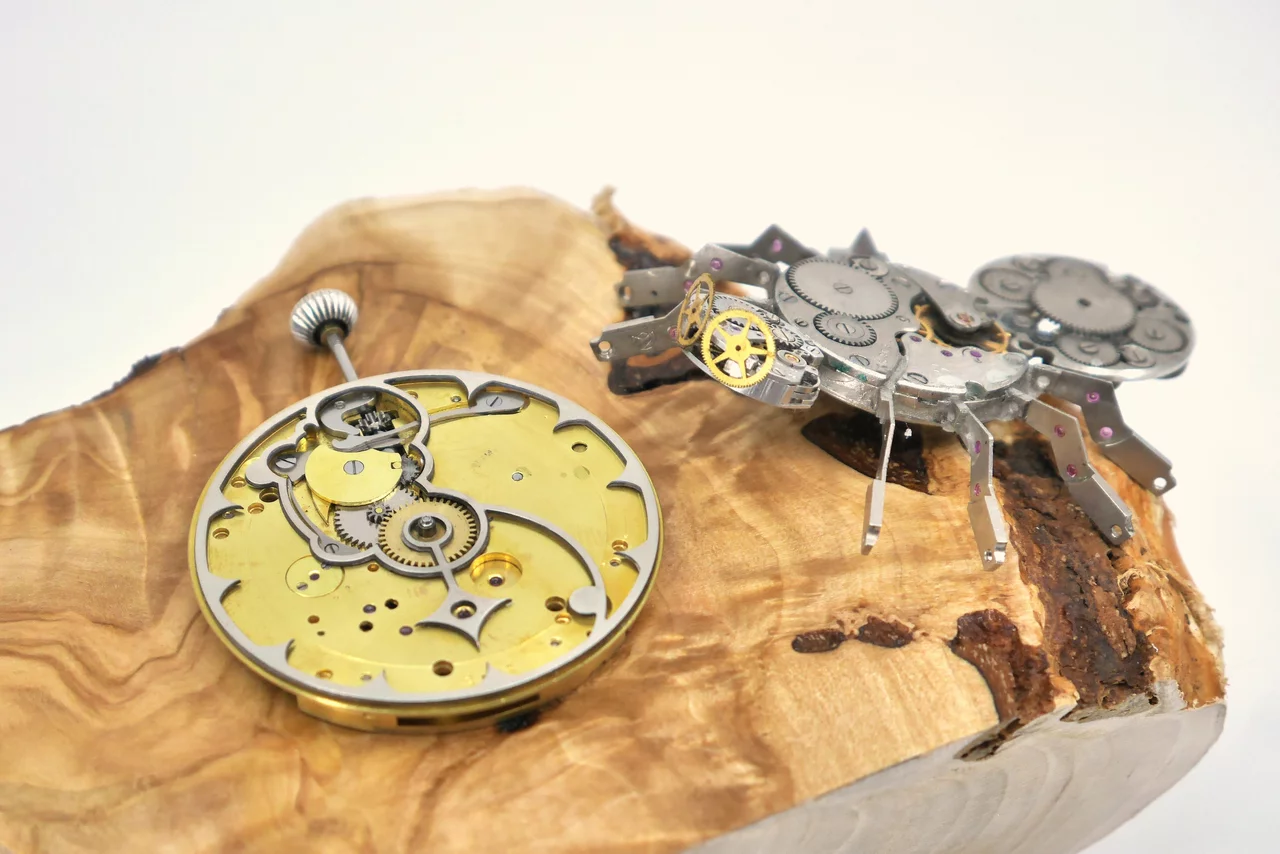 Uhrwerk Teile Laserschnitt Spinnenform